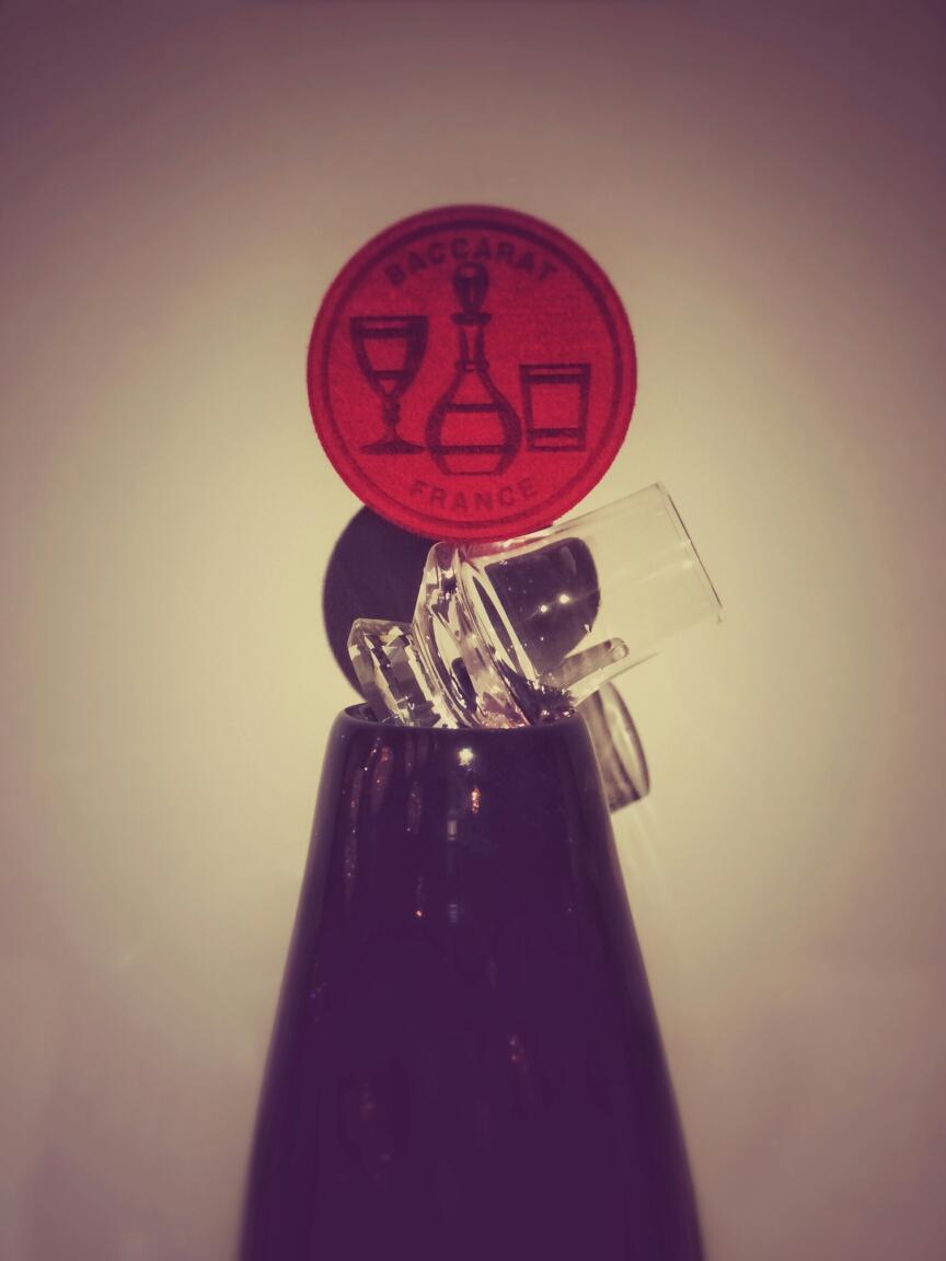 闲来没事拍拍照，喝喝酒～巴卡拉的杯垫真心好看！