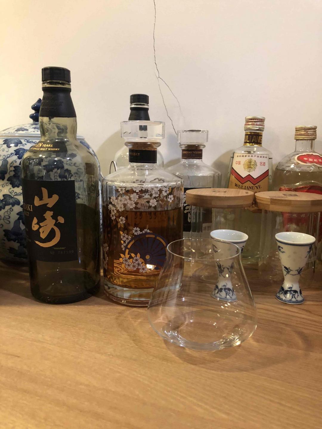 吃饭了，喝什么酒好呢？