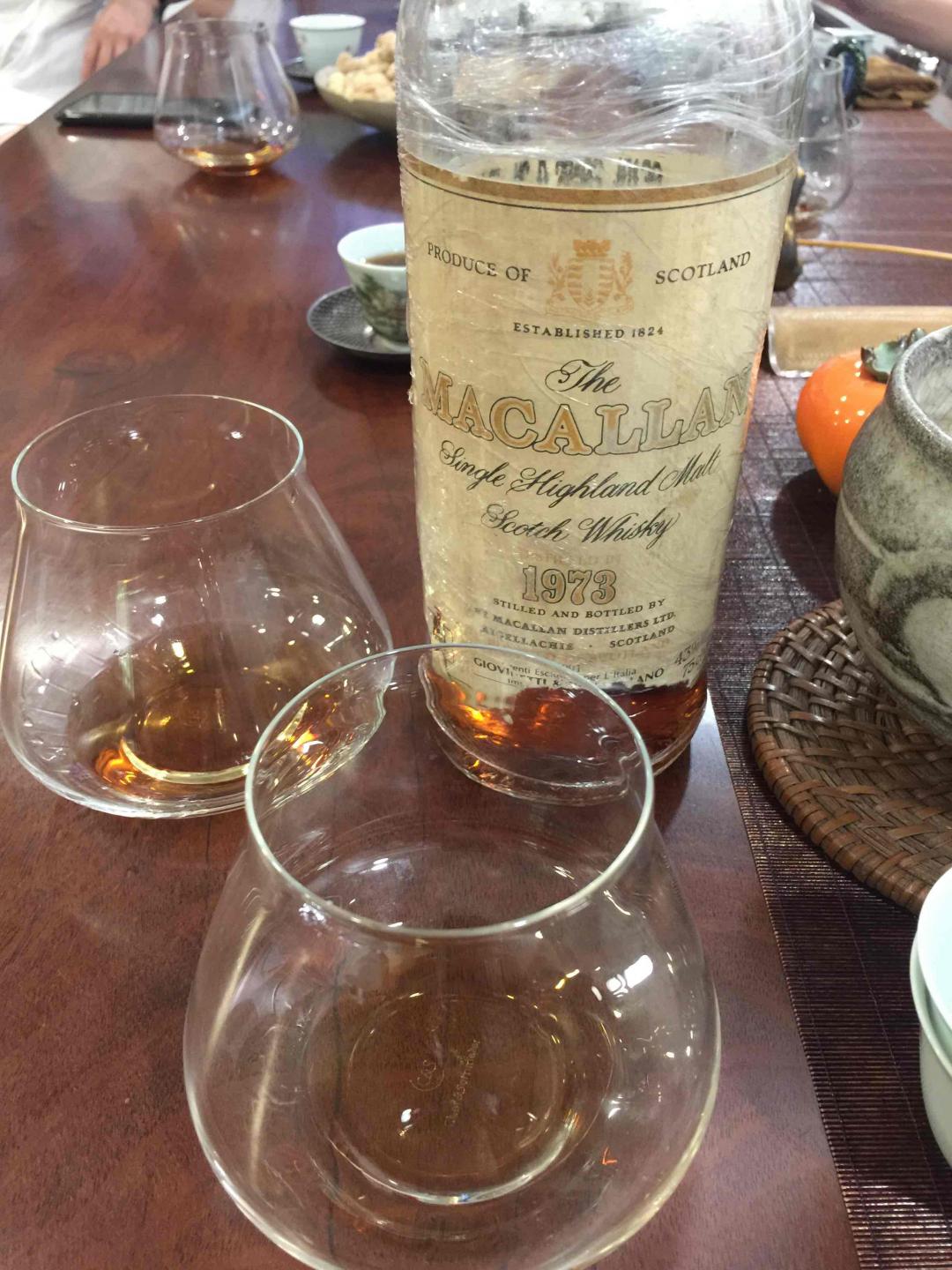 吃饭了，喝什么酒好呢？