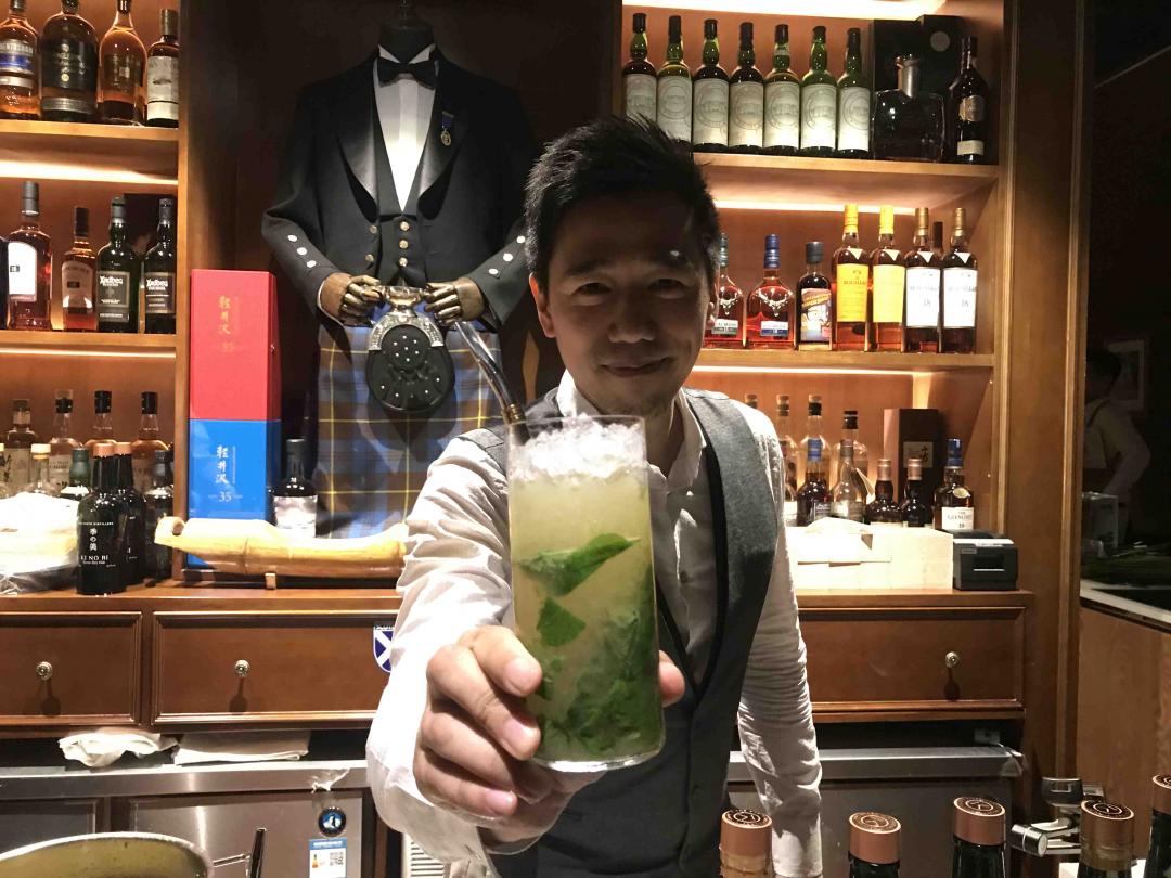 今天第一間～～～ #The Aritst Bar 上海 #Nick Wu 調酒好厲害