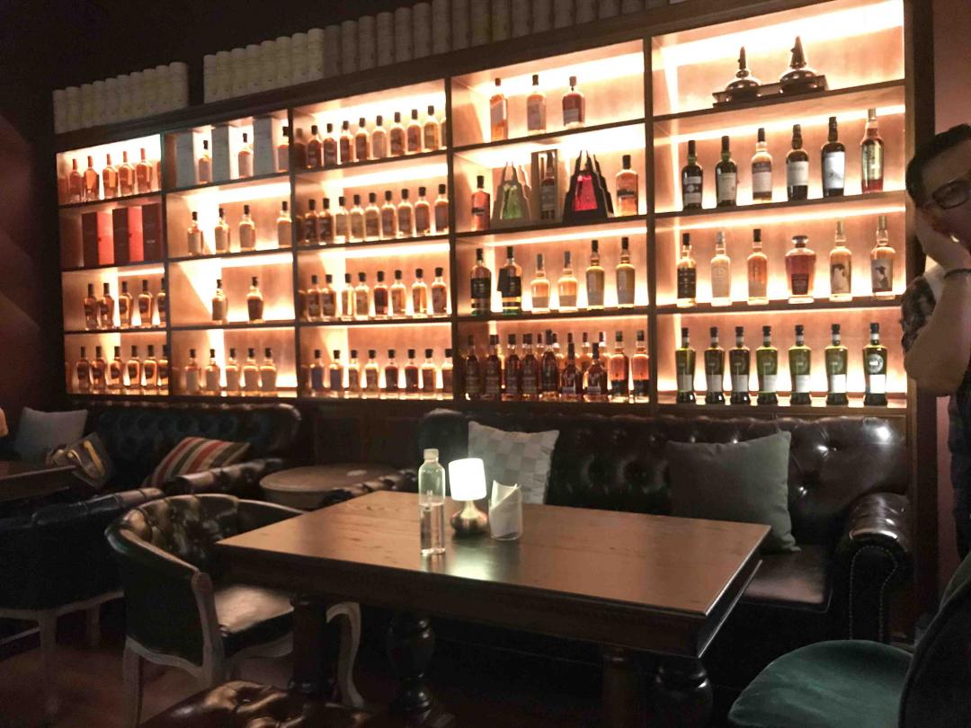 今天第一間～～～ #The Aritst Bar 上海 #Nick Wu 調酒好厲害