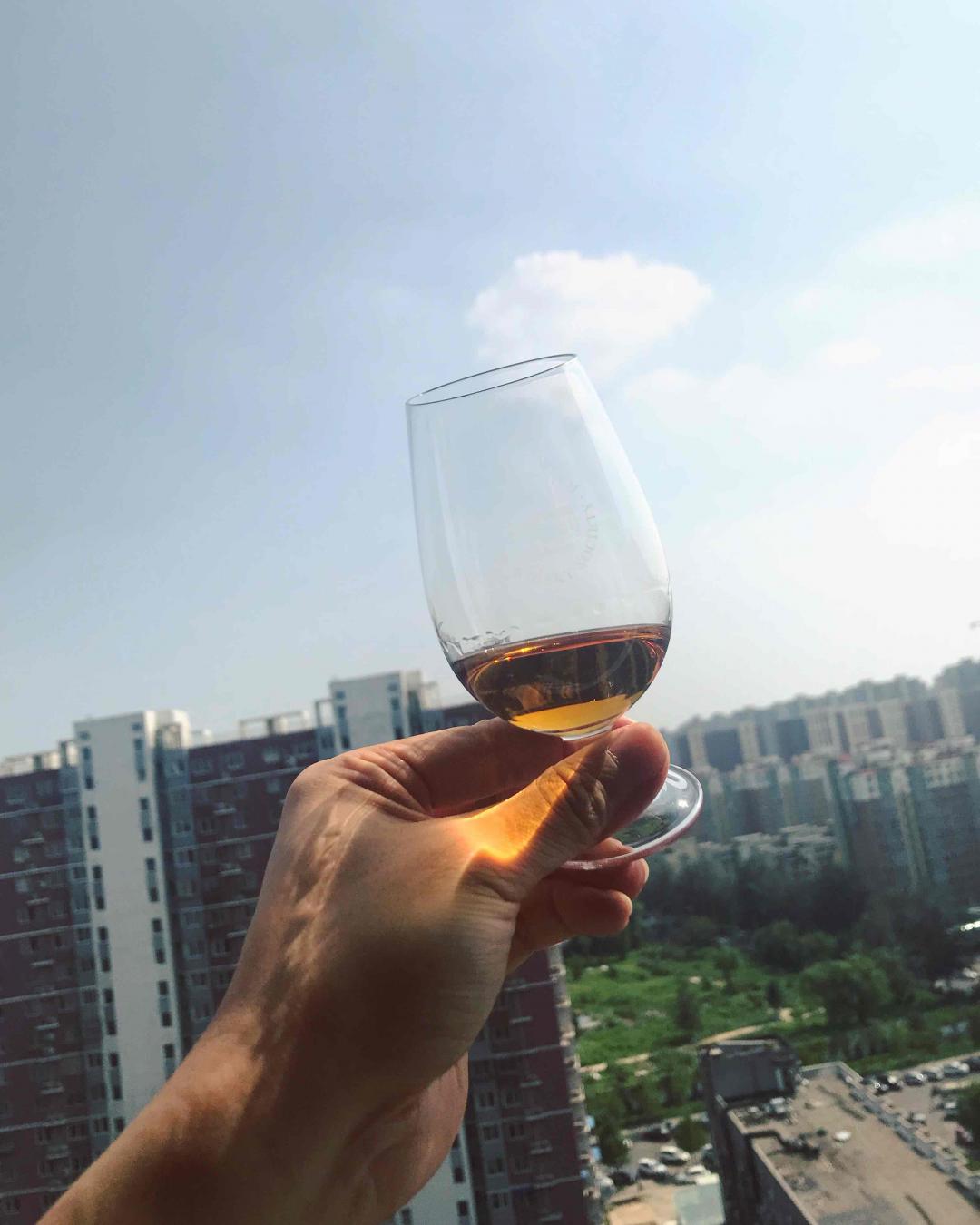 我知道，你们都去参加Whisky L！去了