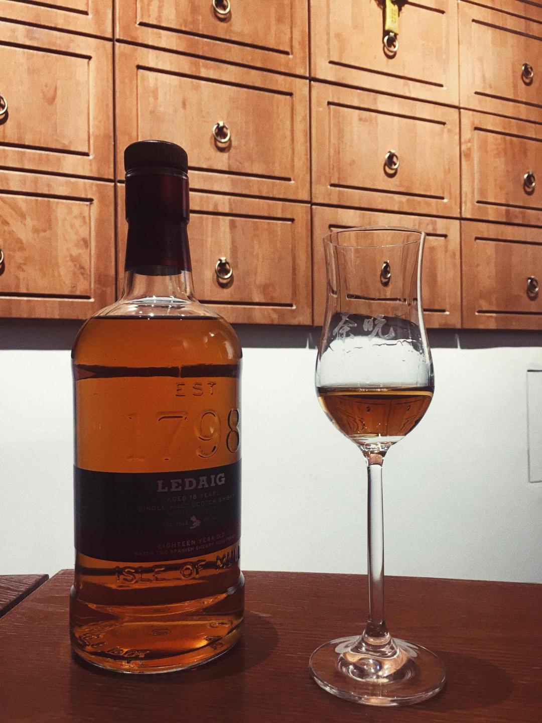 周末的晚上适合来一杯