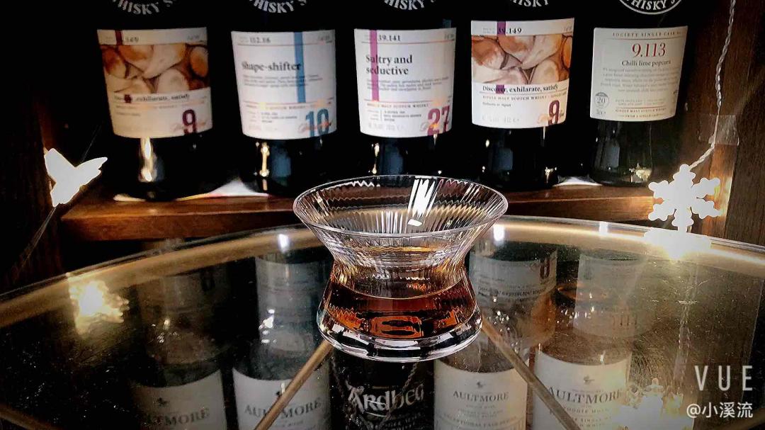 兰陵美酒郁金香，玉碗盛来琥珀光