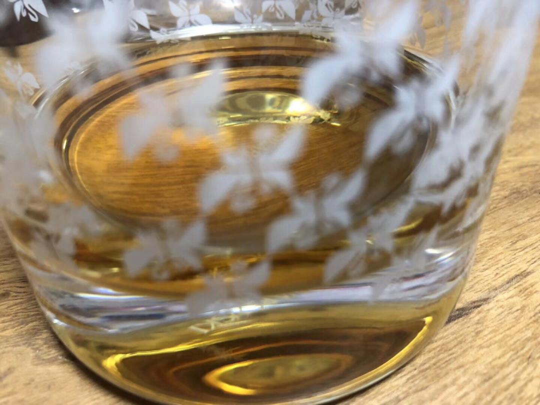 昨晚的搭配有些重口味<img src='https://sdata.whiskyworm.com/xcxpics/emoji_21.png' class='emoji' /><img src='https://sdata.whiskyworm.com/xcxpics/emoji_3.png' class='emoji' />