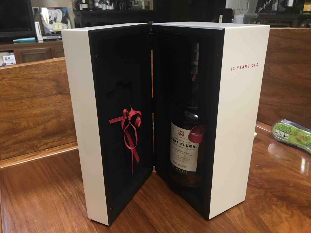 波特艾伦的第二支OB单桶终于到手了，貌似没有评分，舍得拿来喝的不多啊！据闻这是顾老师开的第一支分享瓶啊！