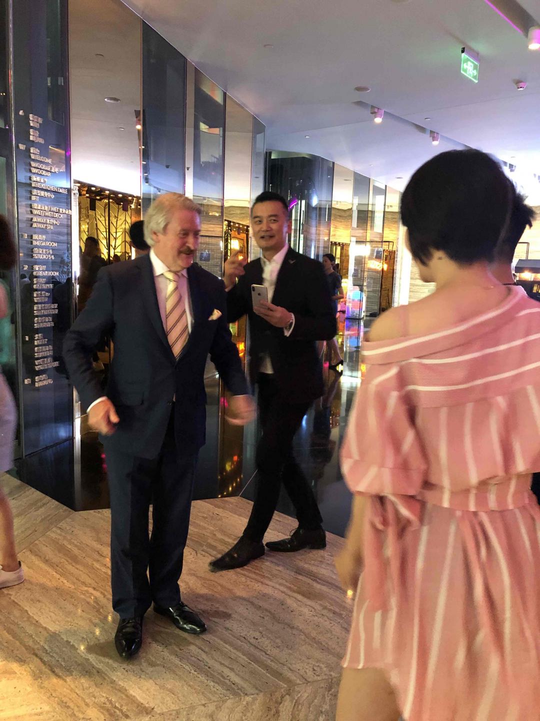 “神鼻子”的卡片，本人亲自派噢nice~