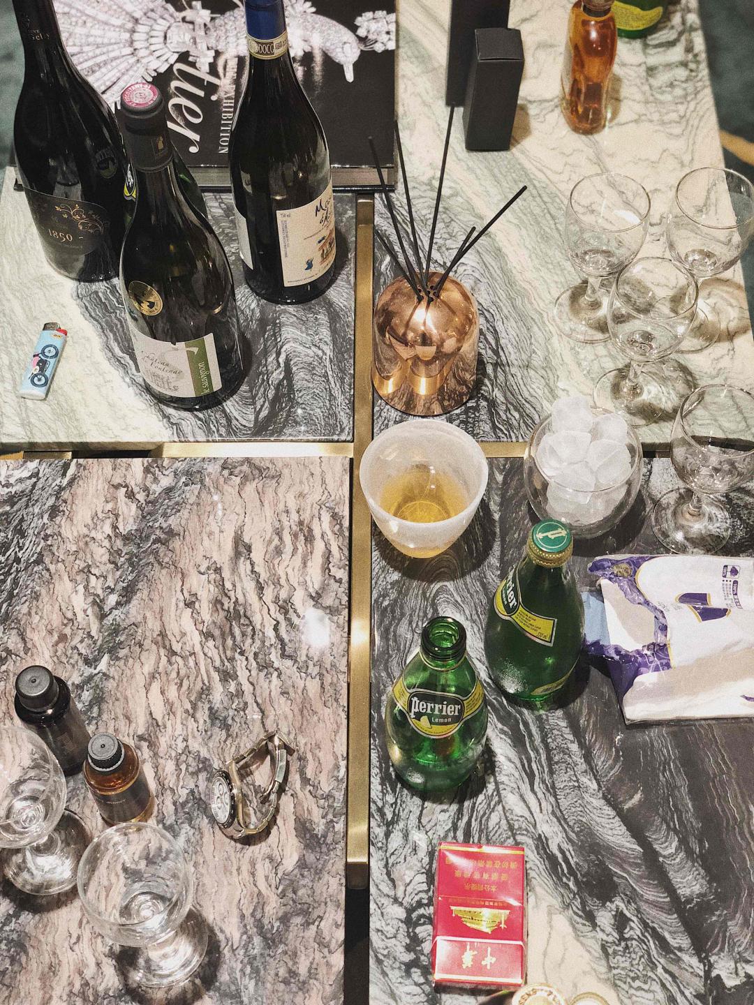 安静的夜晚，弄点酒，听点音乐，就好了～