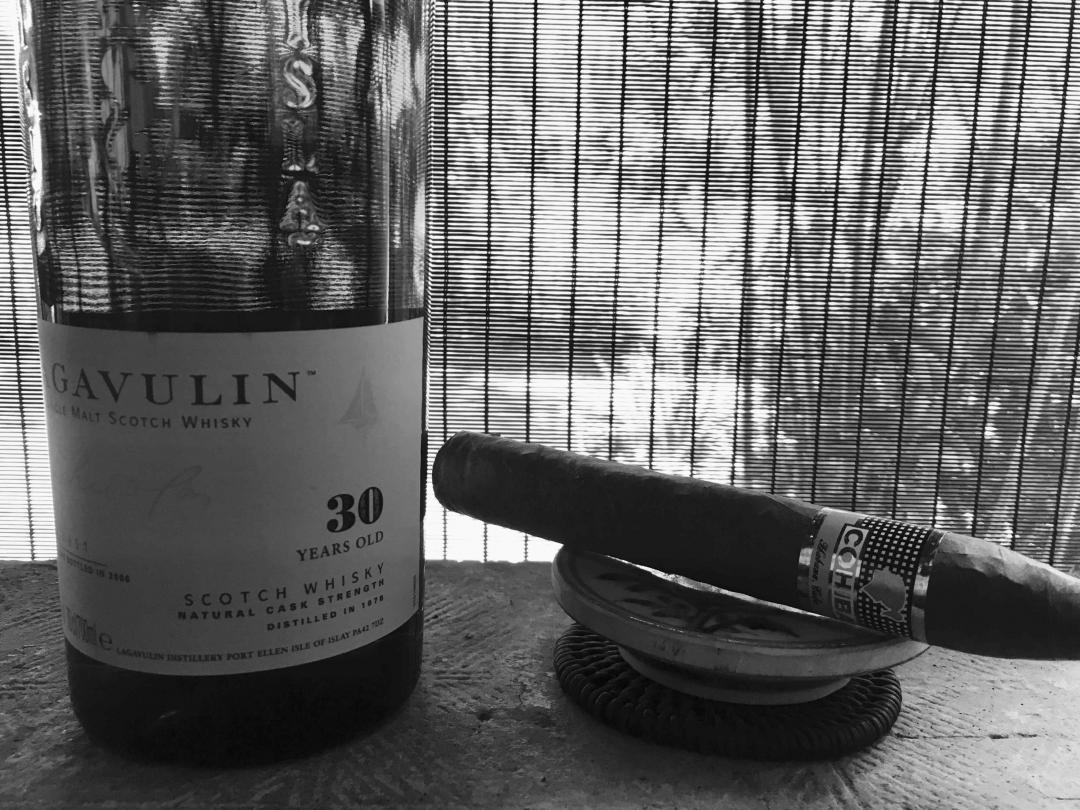 氓之蚩蚩，抱布贸之。