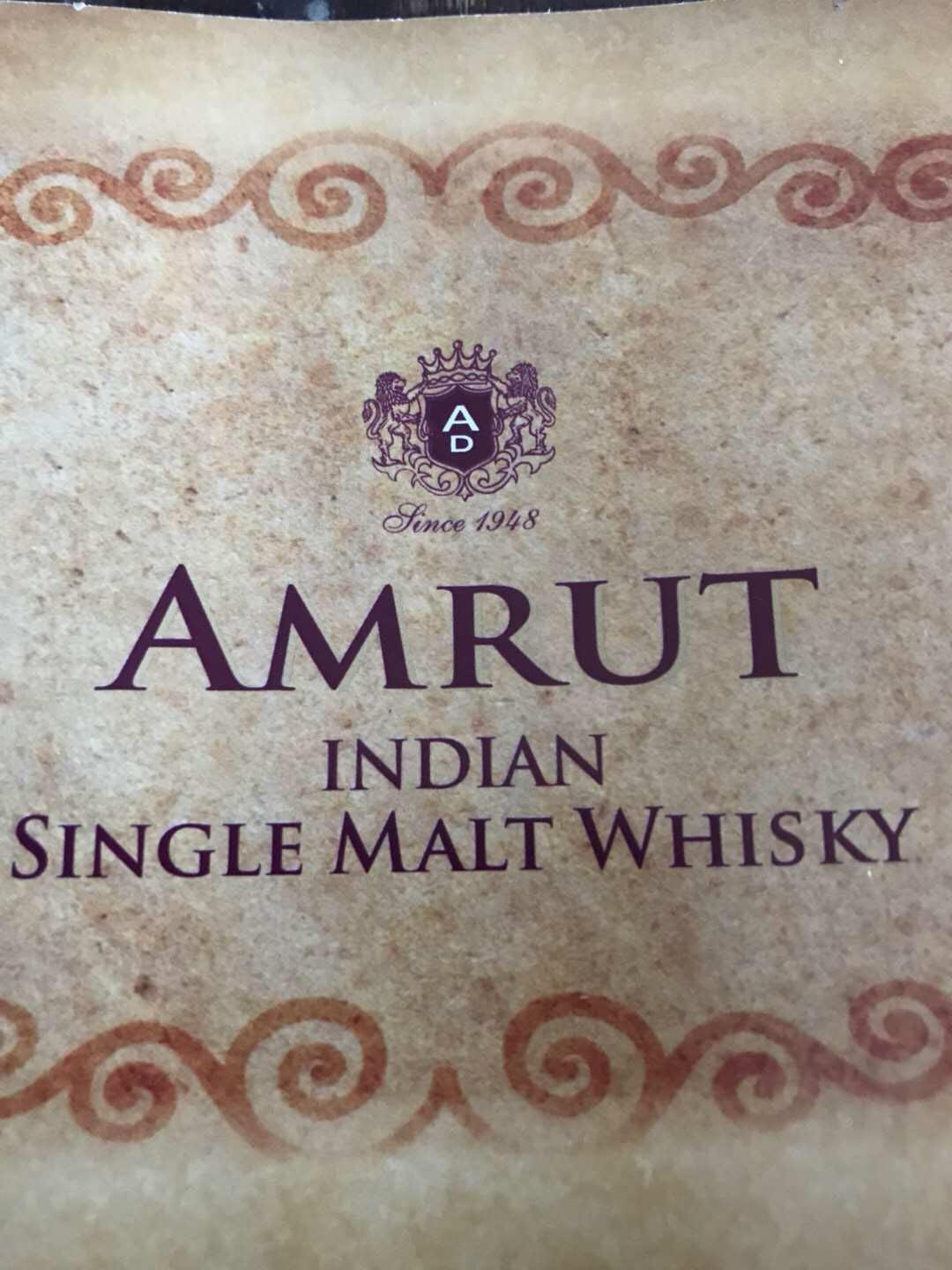 榴櫣配烈酒，怪怪但感覺還不錯，此酒甜，口感辣，味香如蘋果。