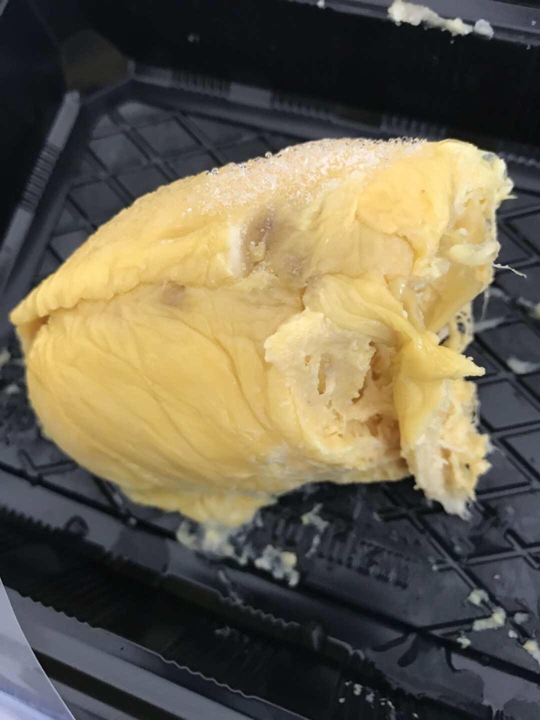 榴櫣配烈酒，怪怪但感覺還不錯，此酒甜，口感辣，味香如蘋果。