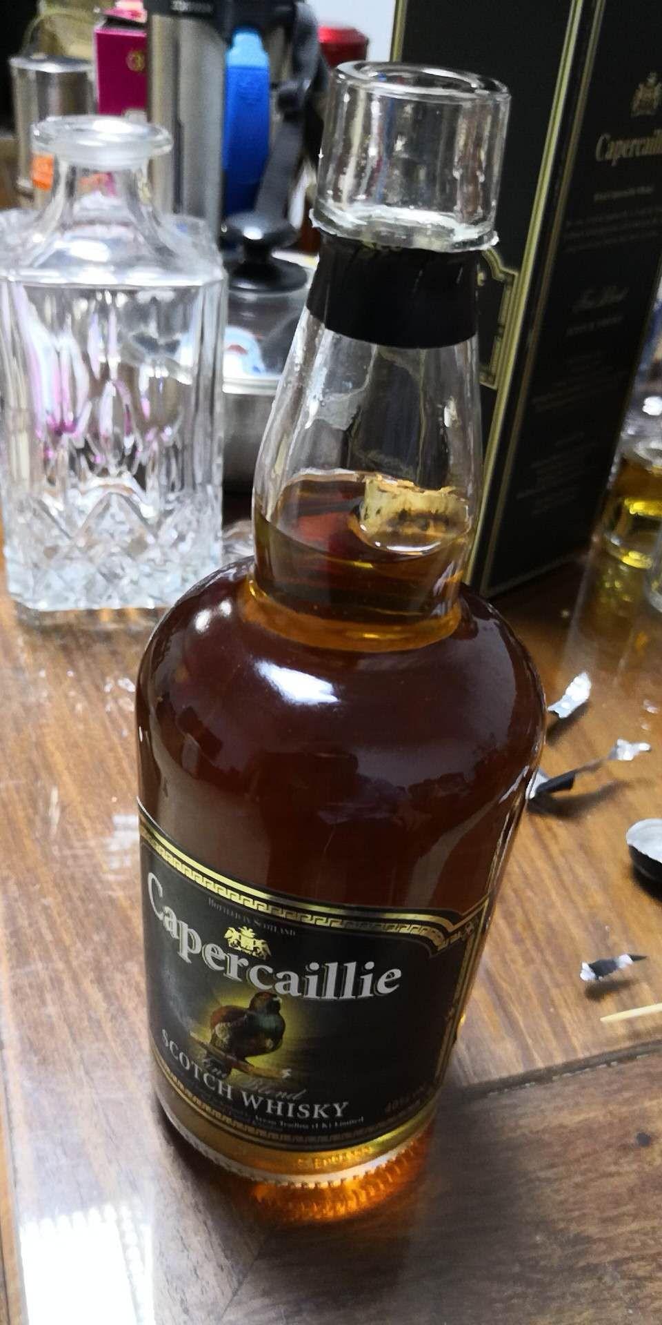 一碰就掉进去了