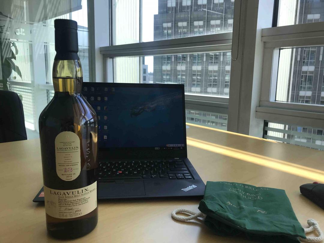 上班时间收酒神马的真是暗爽阿，特别还是自己喜欢的酒！感谢Abb，感谢闪送小哥～