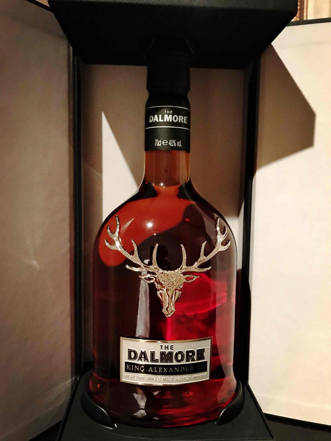 前天家里小朋友从国外回来，知道我喜好威士忌，特意在机场买了瓶酒送我<img src='https://sdata.whiskyworm.com/xcxpics/emoji_14.png' class='emoji' />（小孩子一点都不懂酒），然今儿酒🐛网出了，一看价格比机场还低200元<img src='https://sdata.whiskyworm.com/xcxpics/emoji_19.png' class='emoji' />