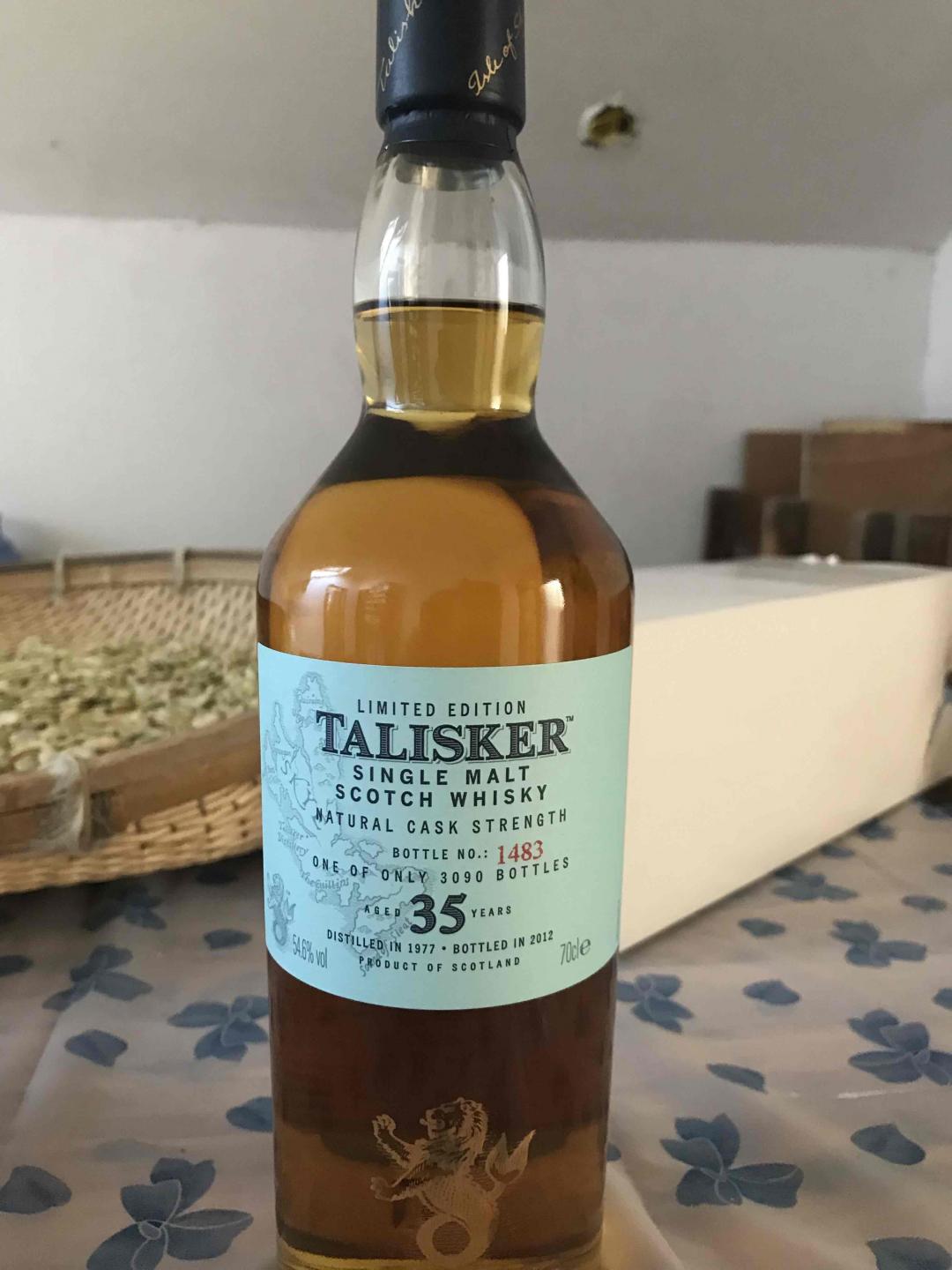 谁能帮我估估这几瓶的价格，谢谢！