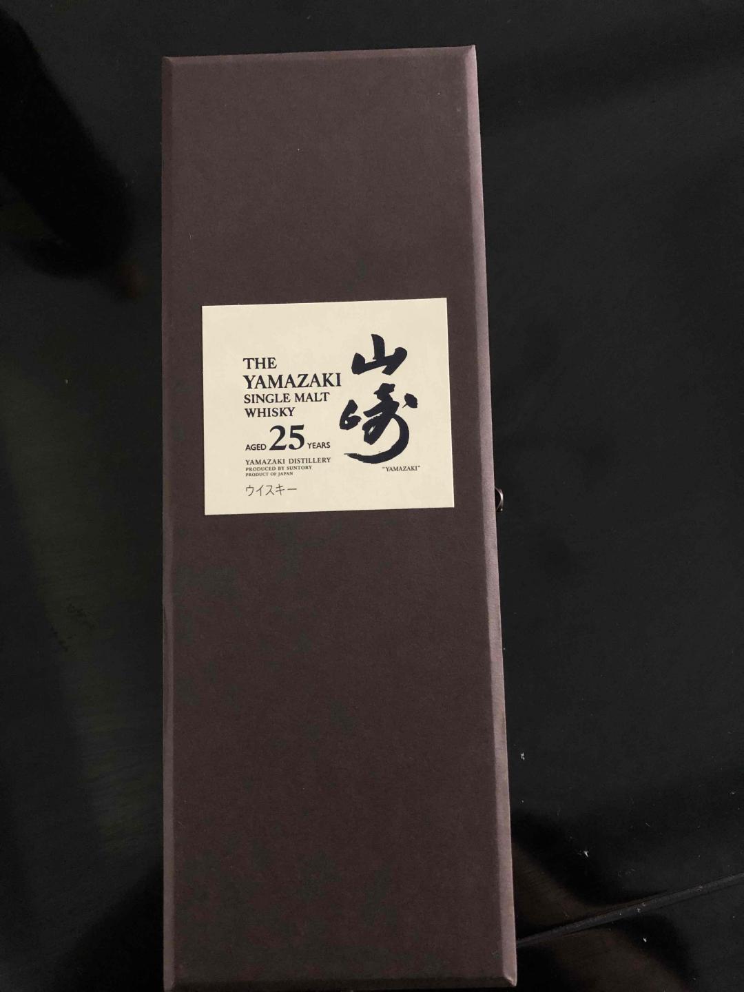 等了一个月的酒今天终于拿到了。。。