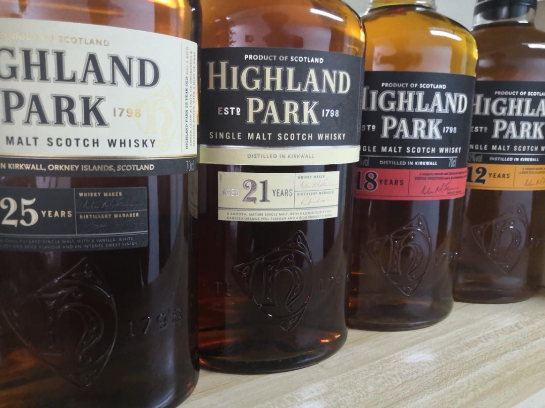 跟风一个，四兄弟，还有一个大哥在路上