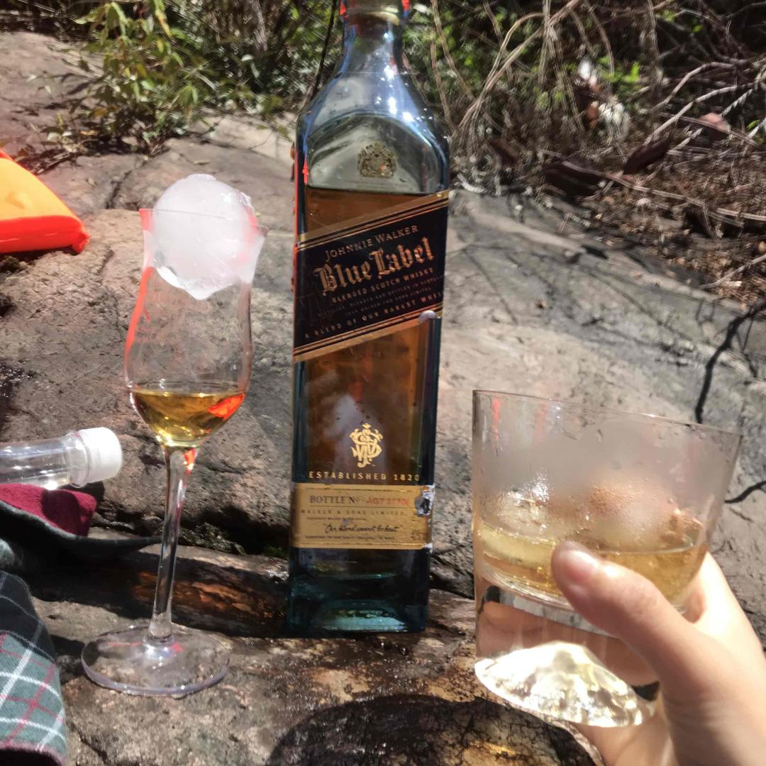 带着威士忌漂流