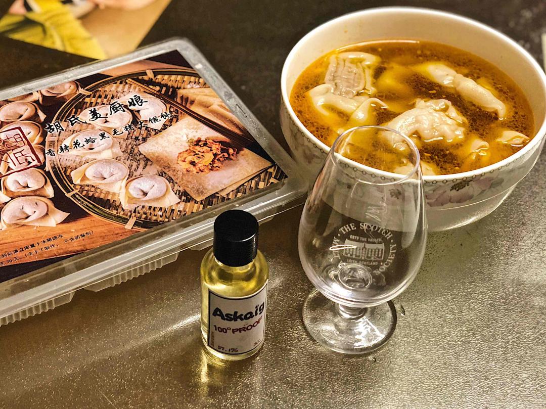 宵夜，什么？馄饨怎么配泥煤？因为是花蛤馅儿啊！