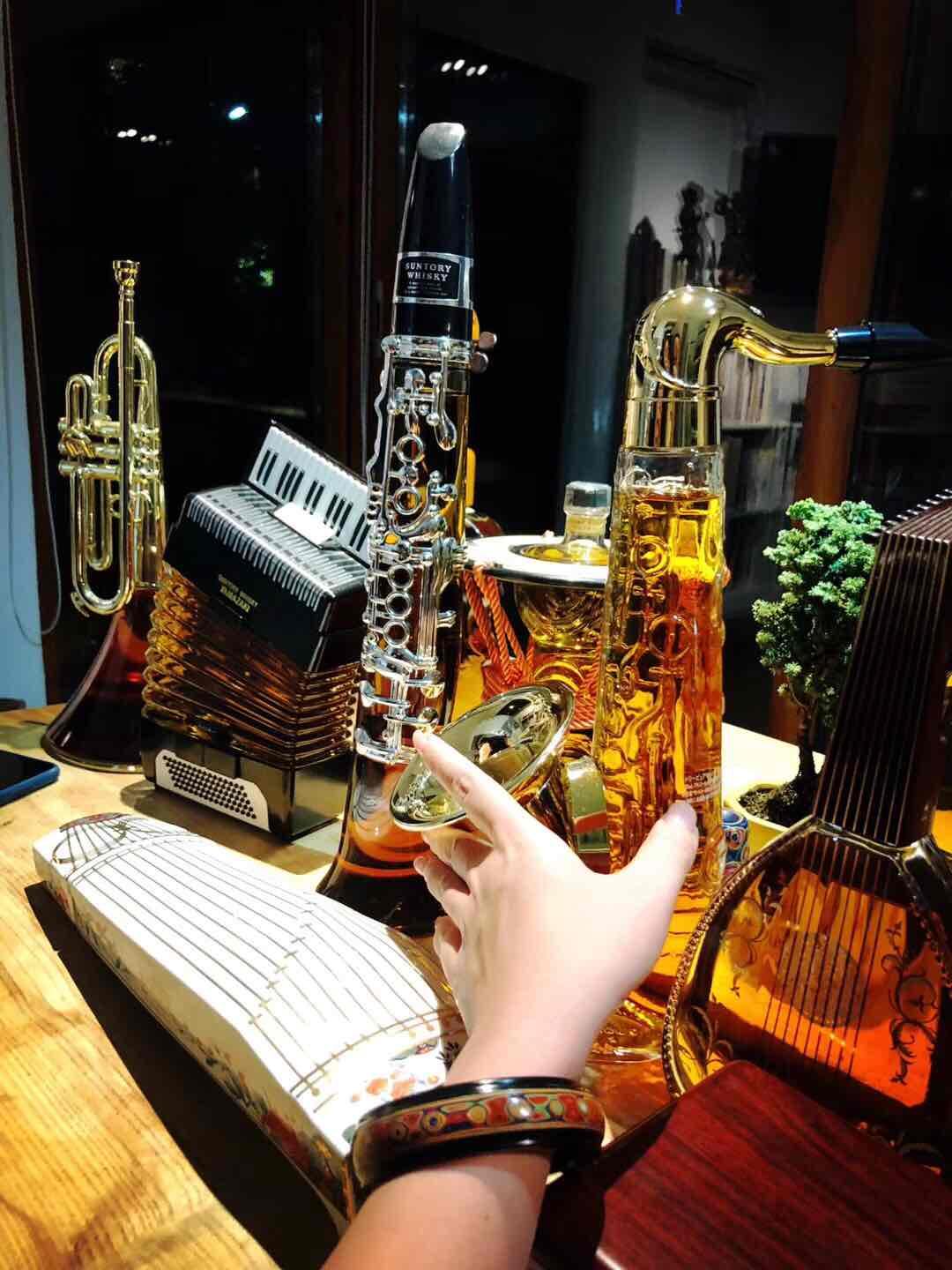 朋友家的琴房<img src='https://sdata.whiskyworm.com/xcxpics/emoji_3.png' class='emoji' />