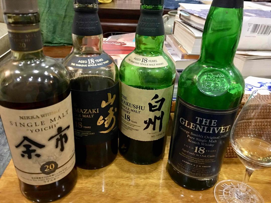 相比日威三宝，我更喜欢右边这支，睡前一杯可助身心放松，其木香优雅怡人，回味绵长，有种淡淡的清香萦绕舌尖，第二天早上起来还能隐隐感觉得到，午夜的至爱……酒不在贵，喜欢则灵<img src='https://sdata.whiskyworm.com/xcxpics/emoji_14.png' class='emoji' />