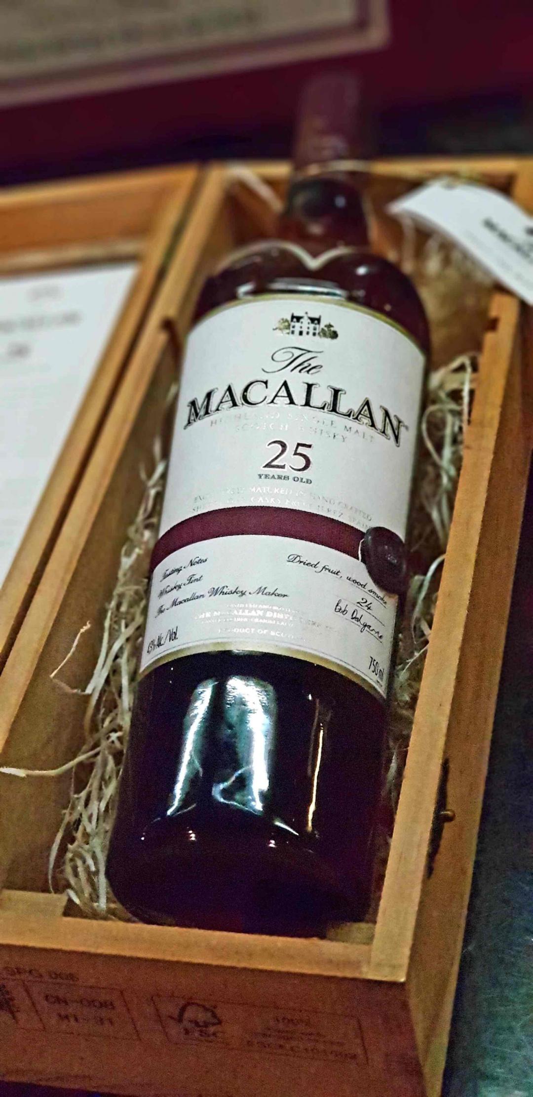 省吃俭用存了两个月💰，只够买一支，选哪支？<img src='https://sdata.whiskyworm.com/xcxpics/emoji_28.png' class='emoji' /><img src='https://sdata.whiskyworm.com/xcxpics/emoji_33.png' class='emoji' />