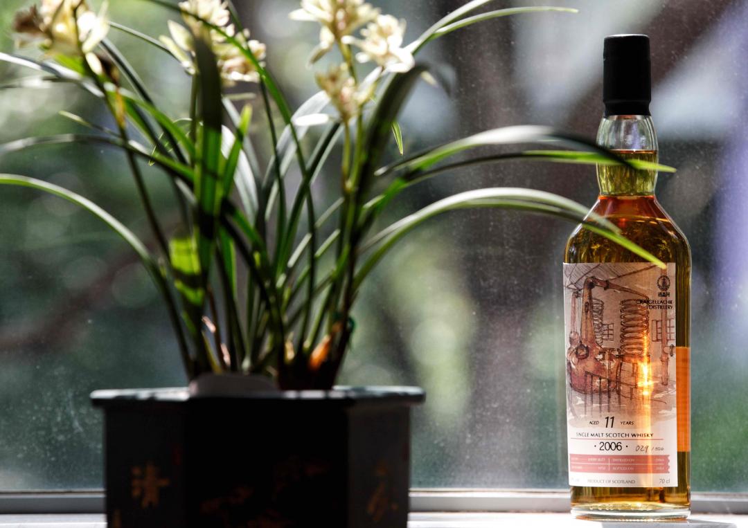 克莱拉齐11年酒虫版。这个酒贴，好看是好看了，就是核心信息被干掉了…朋友们看到，都问：啊？2006威士忌？名字叫2006的威士忌酒厂？<img src='https://sdata.whiskyworm.com/xcxpics/emoji_14.png' class='emoji' /><img src='https://sdata.whiskyworm.com/xcxpics/emoji_14.png' class='emoji' /><img src='https://sdata.whiskyworm.com/xcxpics/emoji_14.png' class='emoji' />