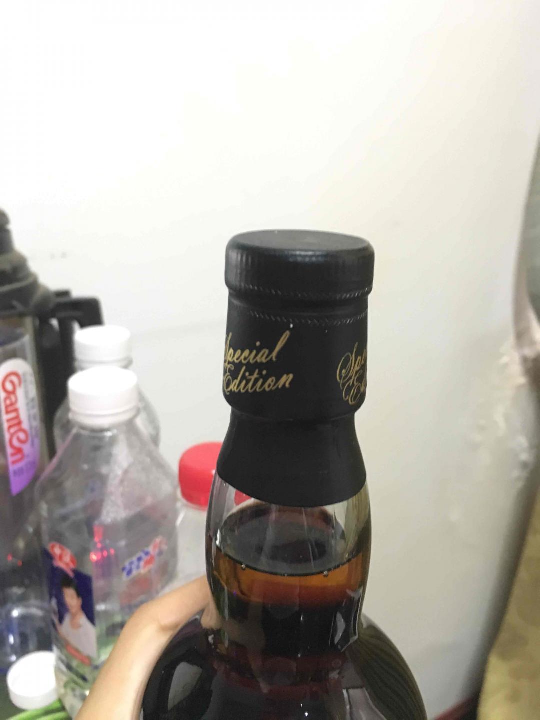 出两瓶不喝的酒，可单可打包！最近缺钱，能秒的直接私聊报价给我，我看能接受就直接出