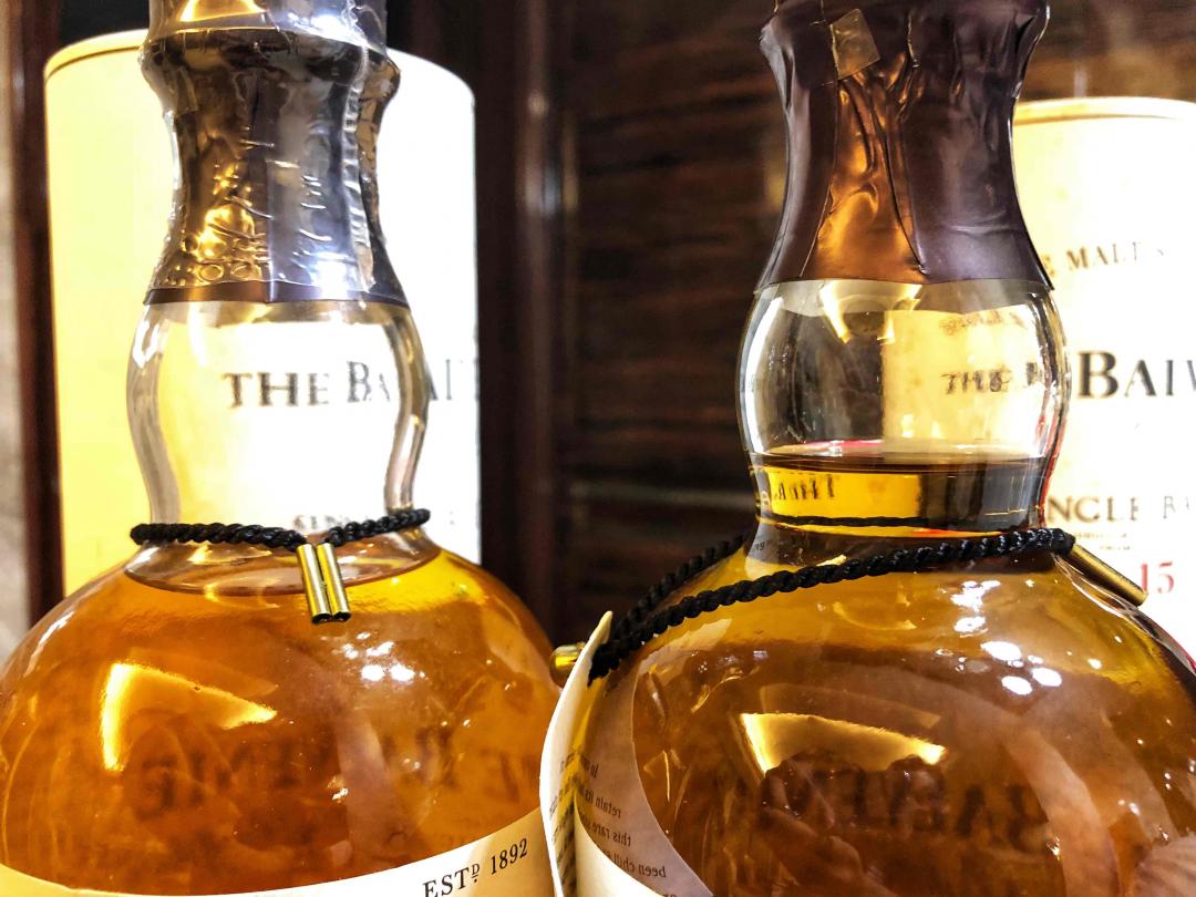 不同年份颜色不同。。