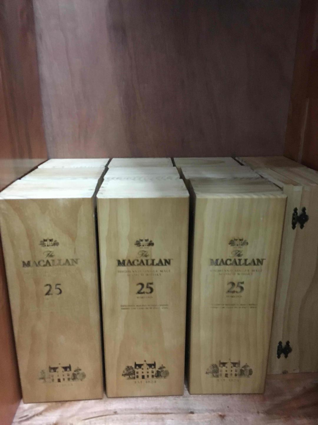 翻帖看到M25要涨，立马搬进衣柜<img src='https://sdata.whiskyworm.com/xcxpics/emoji_7.png' class='emoji' />