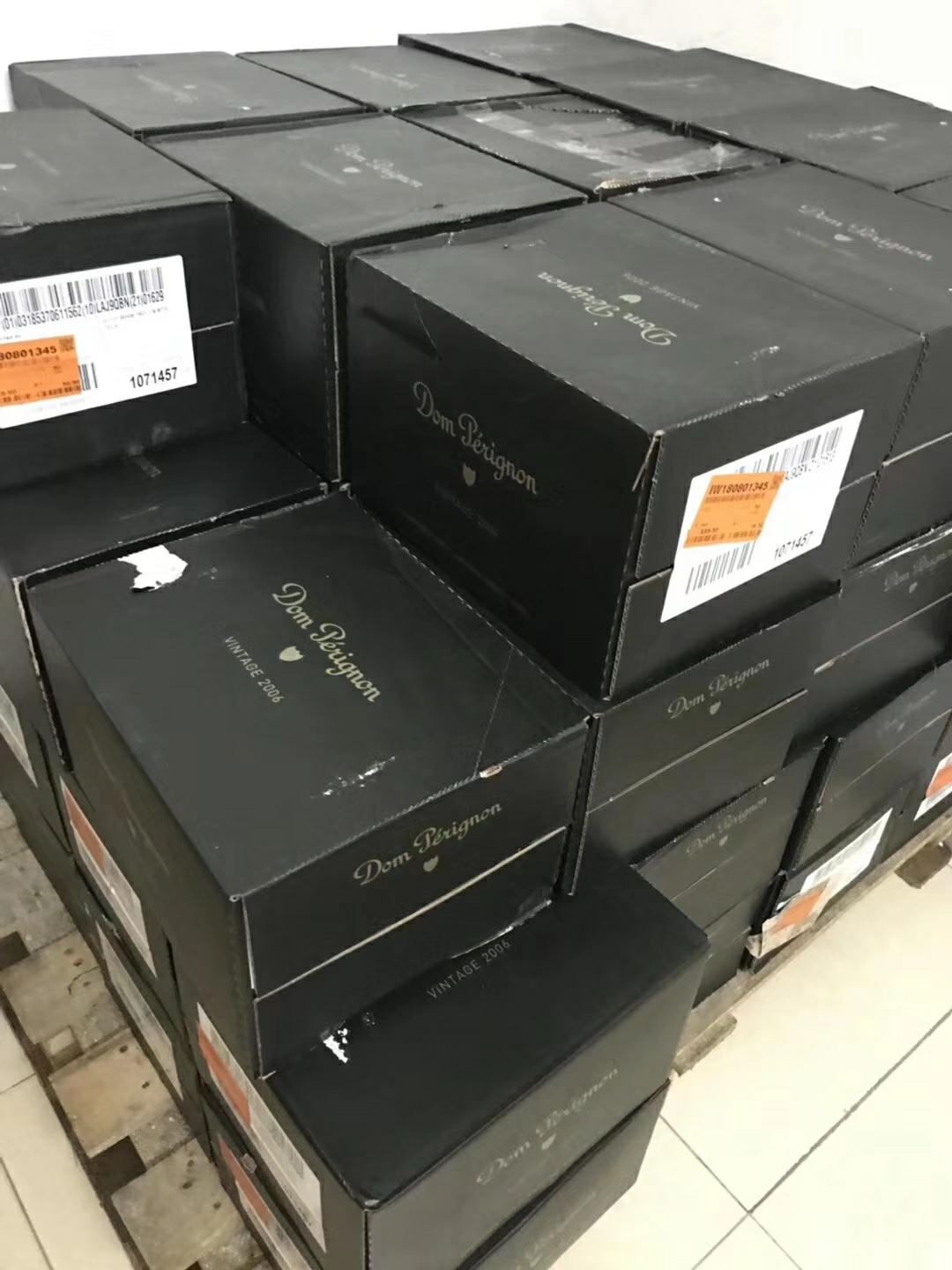 以为今晚要大排档了，最后老板带回家了，开了香槟王，谢谢厚爱。