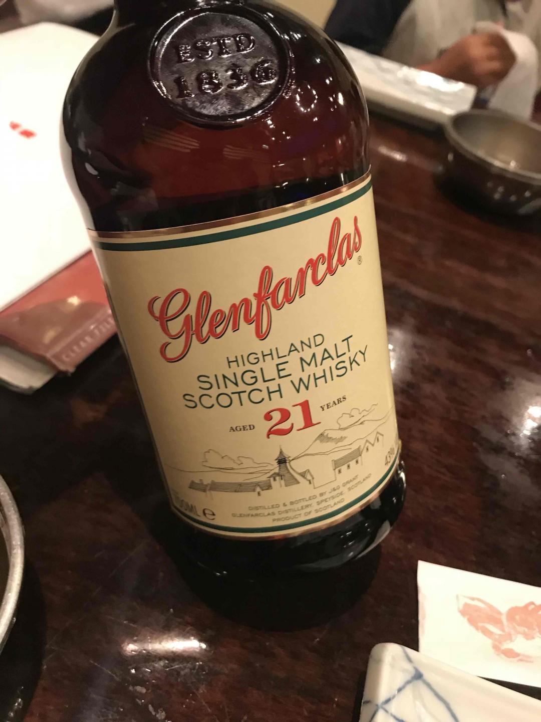 花格21年，日本近1万日元，人民币600左右，个人认为是所有21年中性价比最高的，真心希望他在中国不要涨价了<img src='https://sdata.whiskyworm.com/xcxpics/emoji_29.png' class='emoji' />