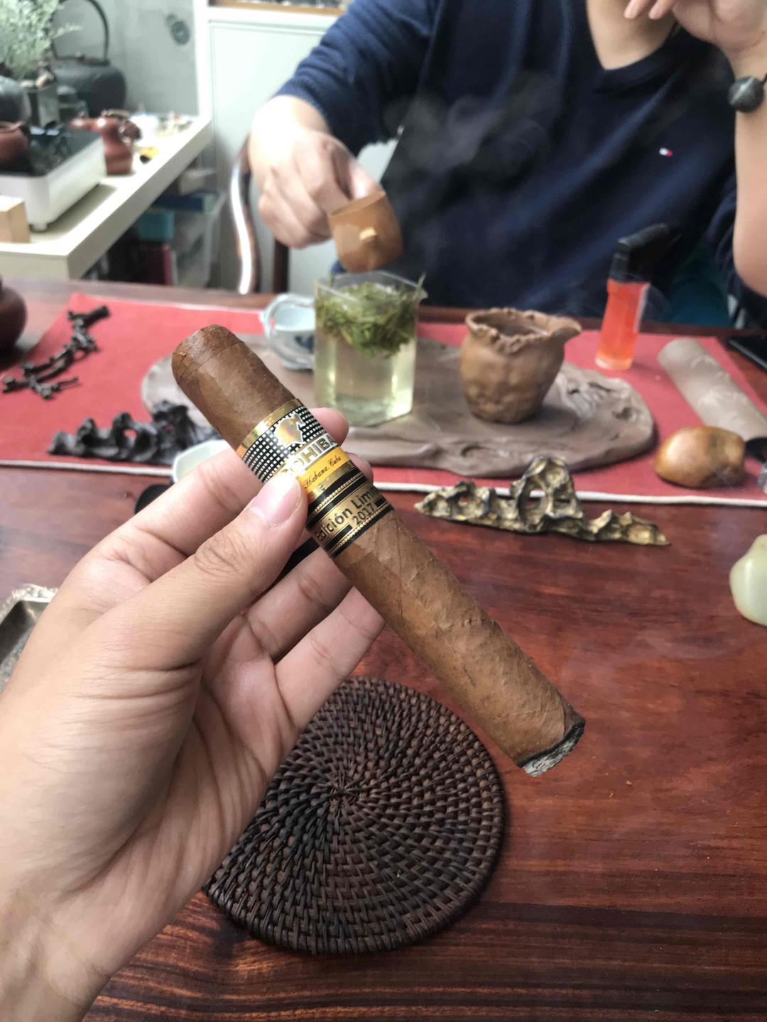 来了好久看了很多大佬 比如小涵总、首黑总，也学习了很多第一次发帖