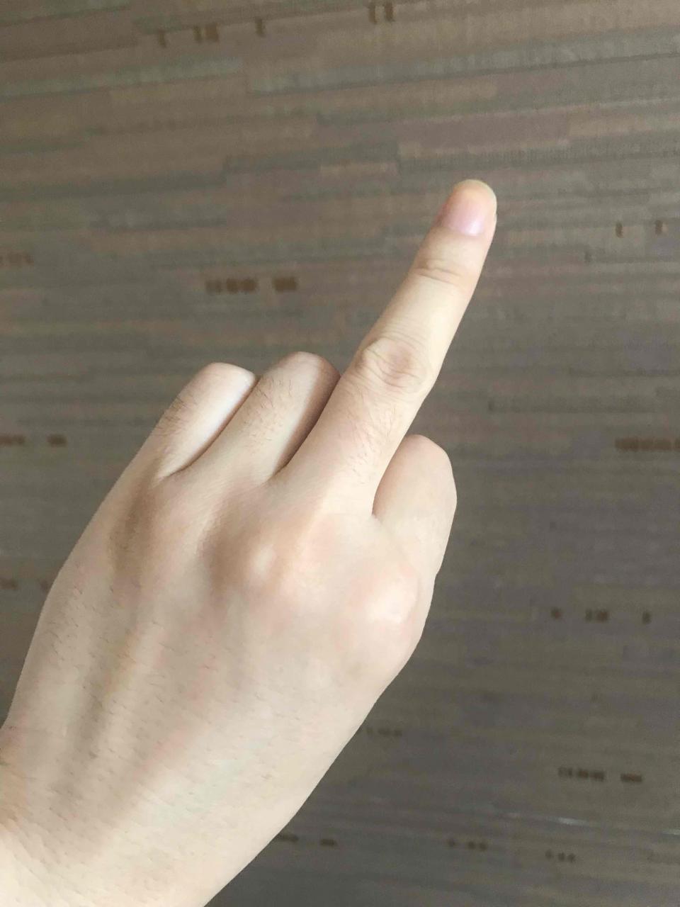 送给大伯一个手势