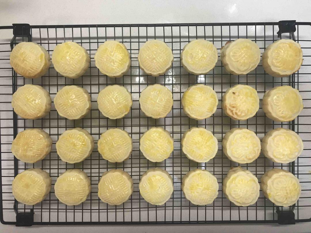 月饼做好了，提前祝大家中秋快乐！