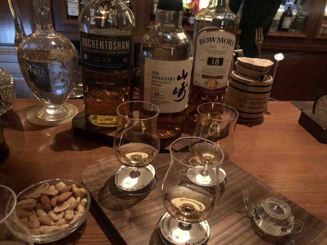 寂寞的夜，一个人，喝酒吧