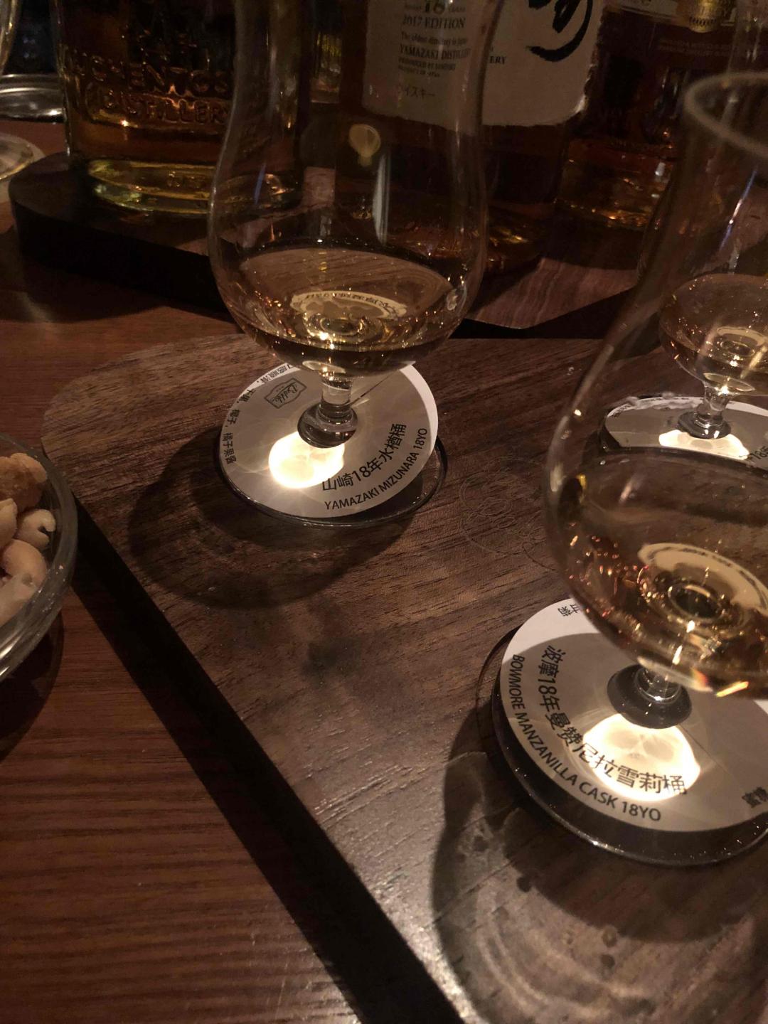 寂寞的夜，一个人，喝酒吧