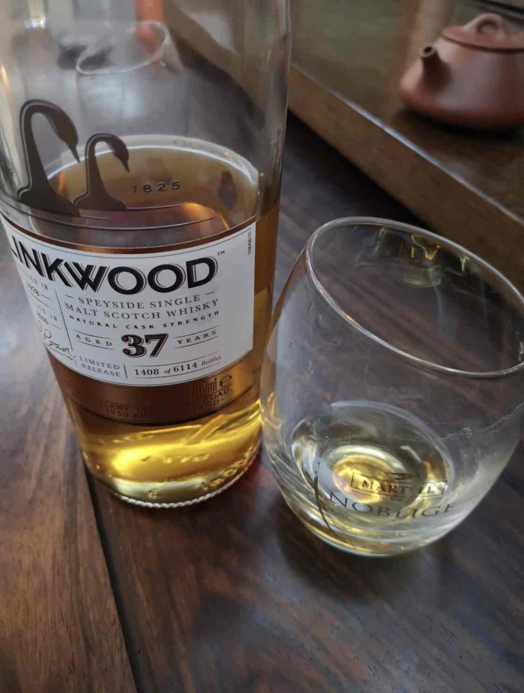 问我为什喜欢？985，1432，1408第三支了 因为同我一样年龄<img src='https://sdata.whiskyworm.com/xcxpics/emoji_7.png' class='emoji' /><img src='https://sdata.whiskyworm.com/xcxpics/emoji_7.png' class='emoji' /> 小贝壳羹到，可以很有仪式感地食鱼子酱