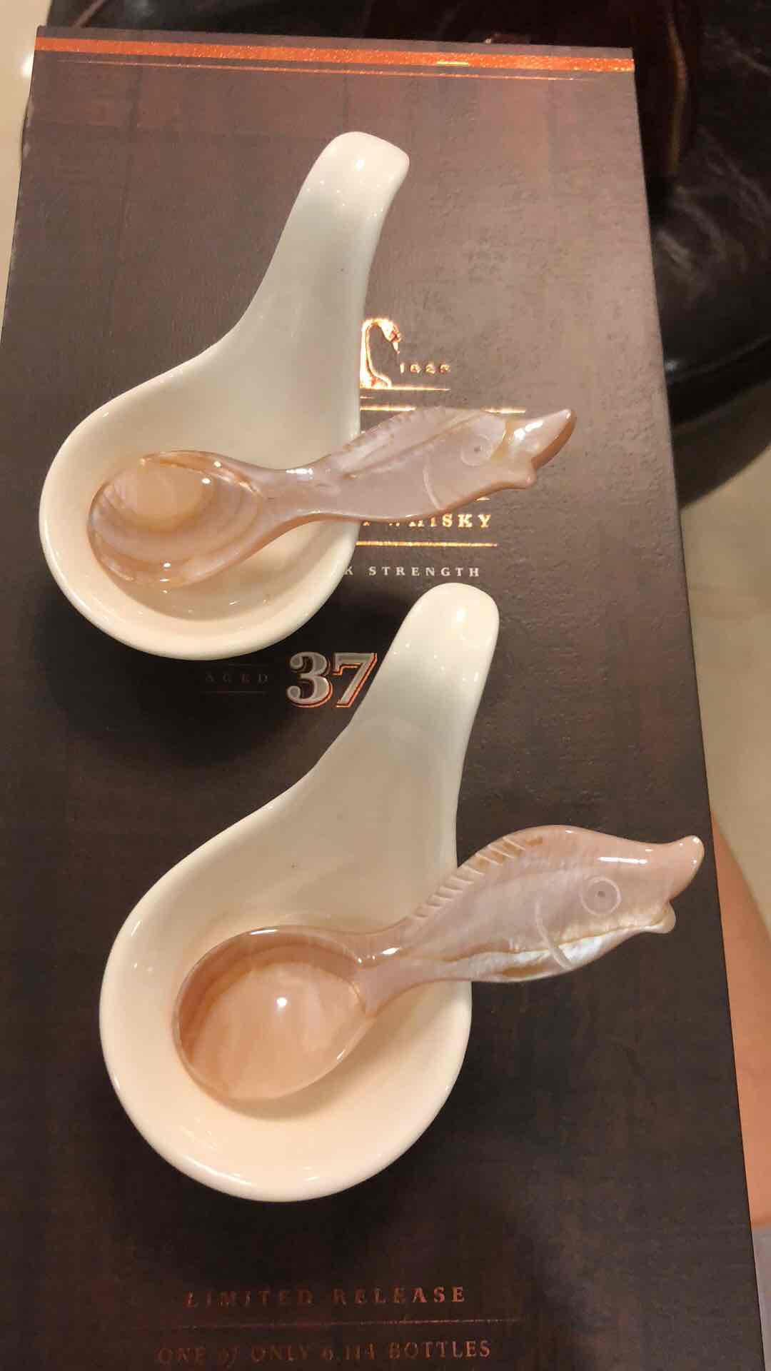 问我为什喜欢？985，1432，1408第三支了 因为同我一样年龄<img src='https://sdata.whiskyworm.com/xcxpics/emoji_7.png' class='emoji' /><img src='https://sdata.whiskyworm.com/xcxpics/emoji_7.png' class='emoji' /> 小贝壳羹到，可以很有仪式感地食鱼子酱