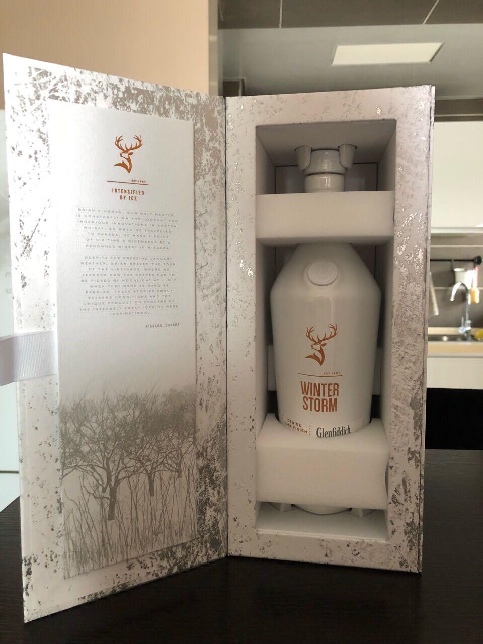 新新入手，人肉背回！哇哈哈哈，激动不已啊，格兰菲迪实验室3，冰酒桶，价格nice完全是捡漏！期待开瓶啊！顺带问句，怎么之前账号背封停了！