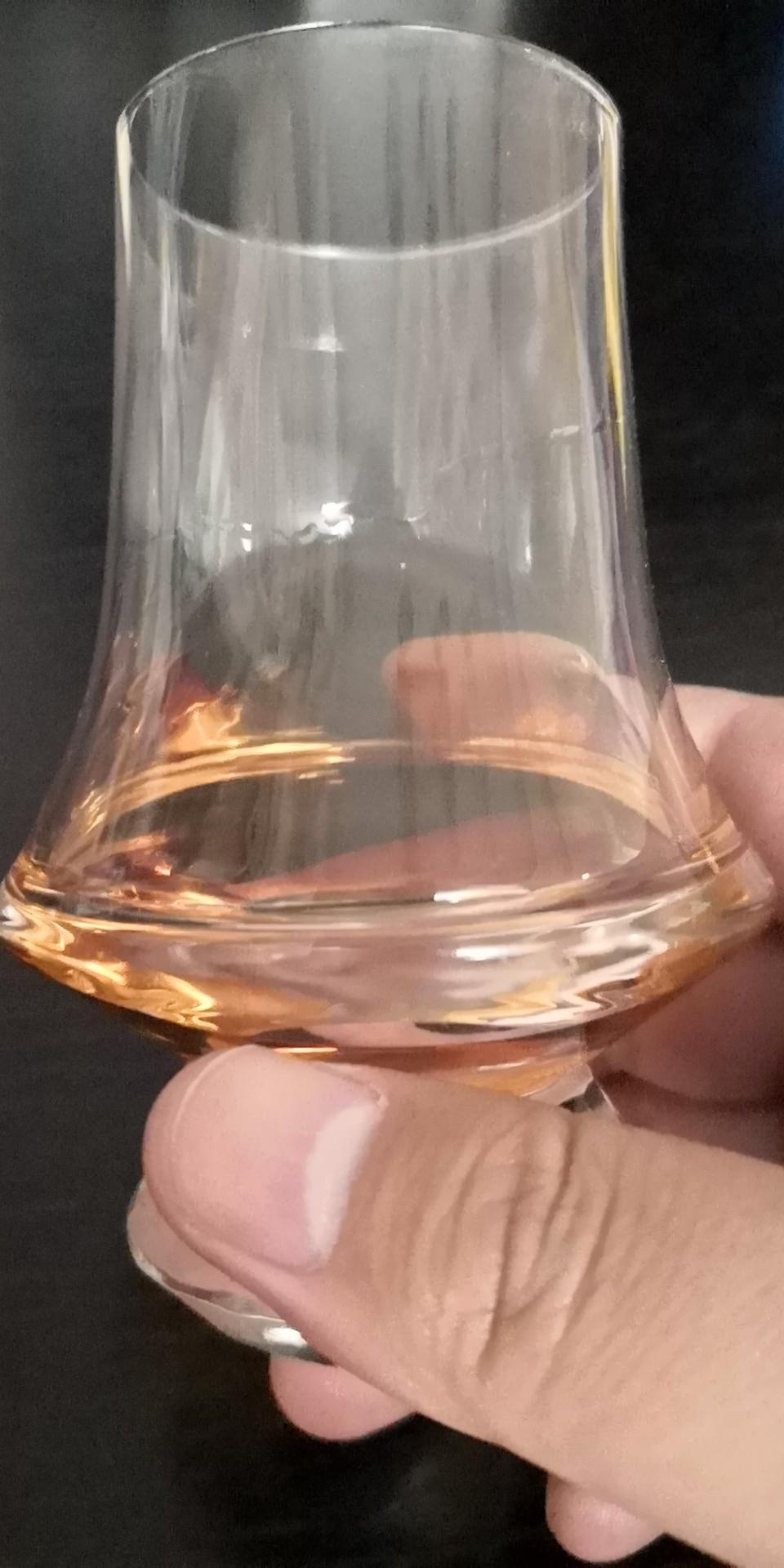 螃蟹配酒，越吃越有～