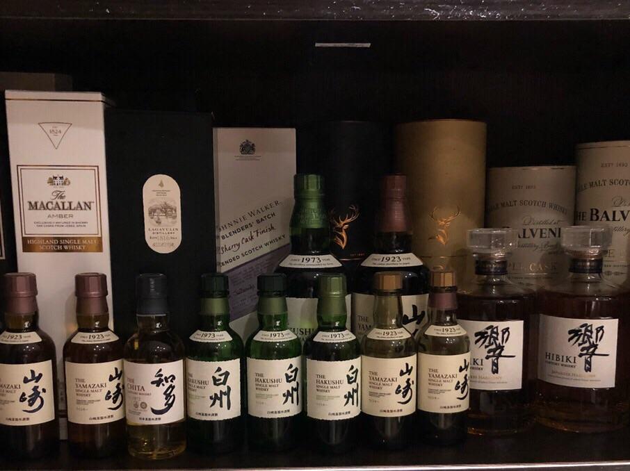 日常灰起来，抽了一周高希霸，今天换下口味！看看配个什么酒！