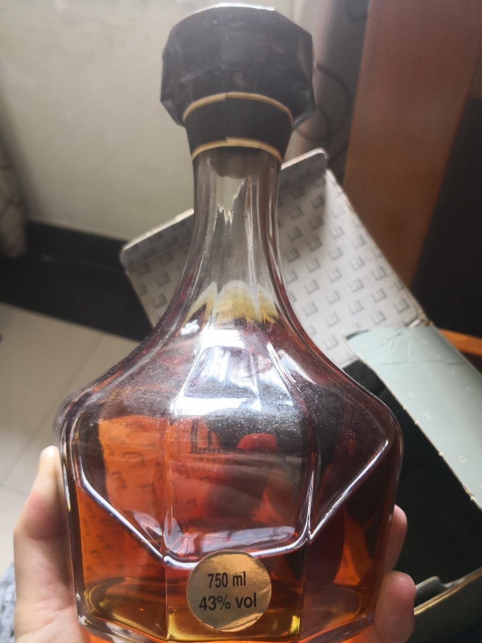 知道这个酒的人不多吧，酒厂关门很久了，登喜路水晶版