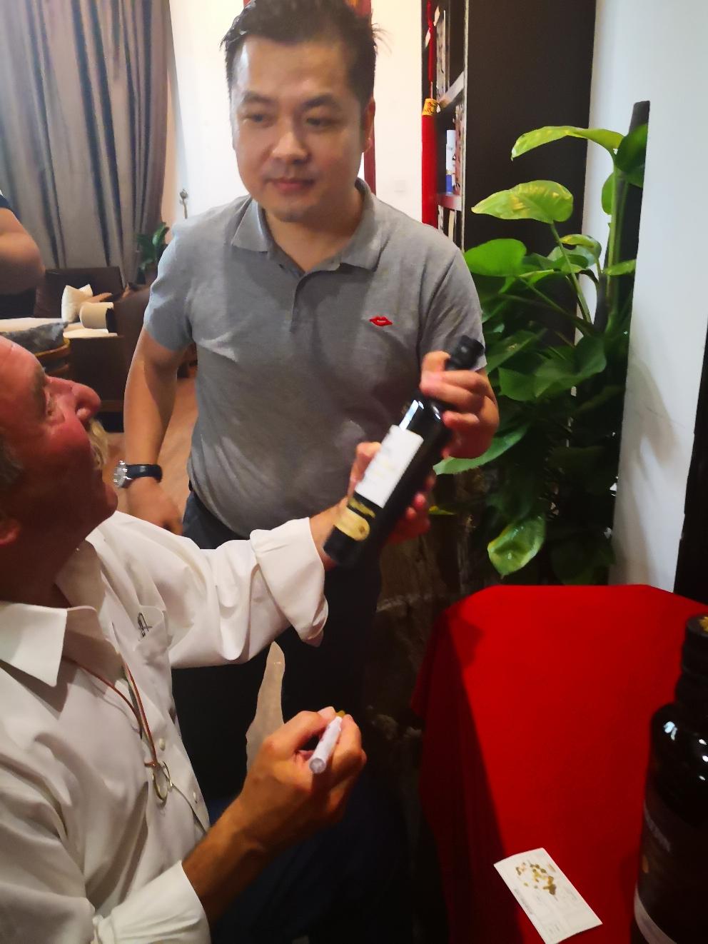 苏格登老酿酒师现场签名