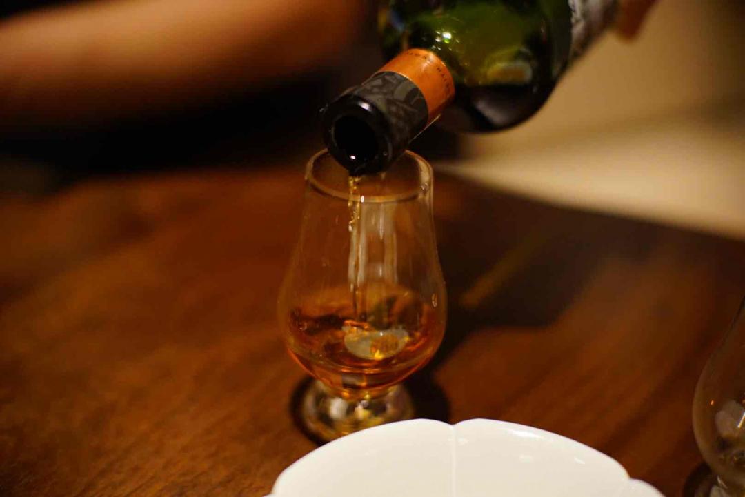 酒入愁肠愁更愁