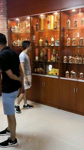 今天迎来深圳和香港的酒友们莅临本馆参观指导