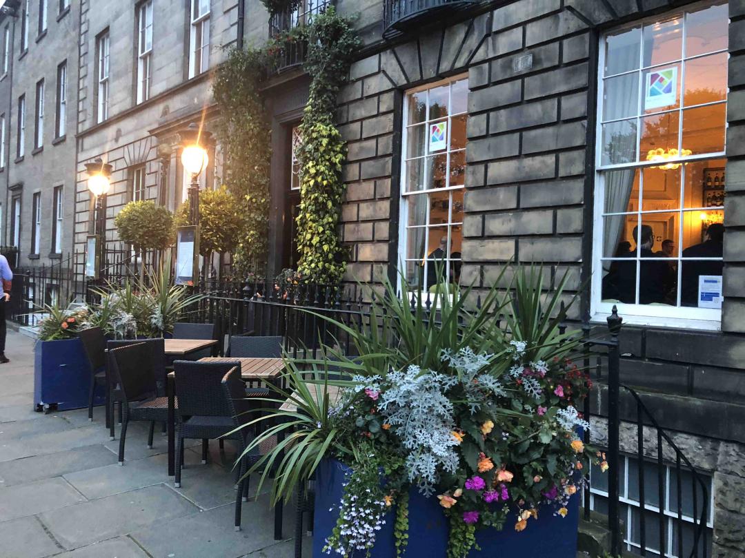 协会合作餐厅喝一杯