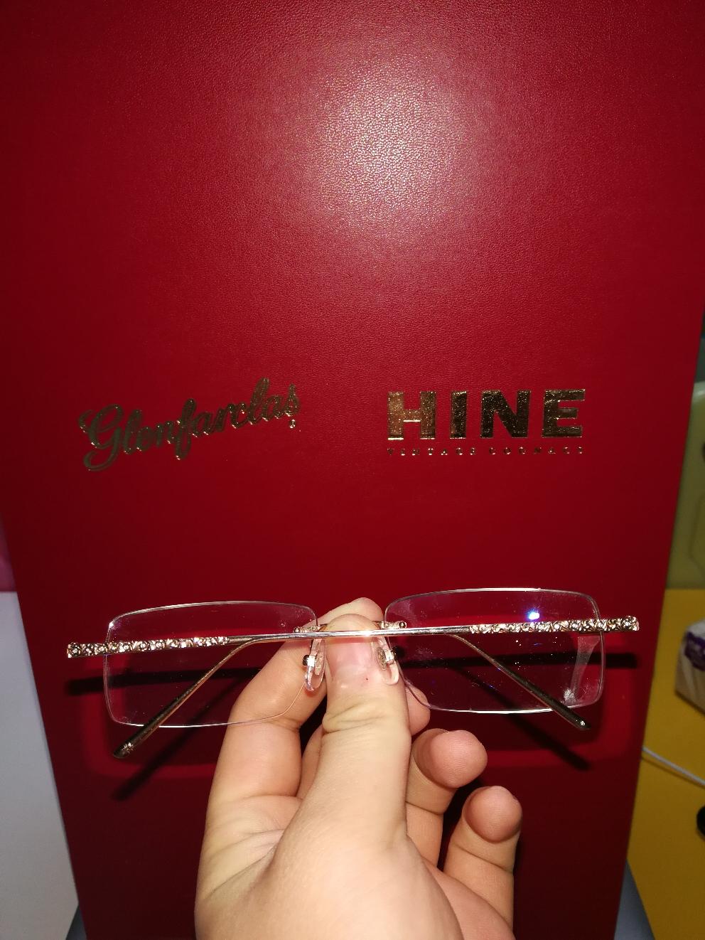 花十多万买两瓶酒和花十多万买副眼镜这两件事到底哪个更靠谱些？