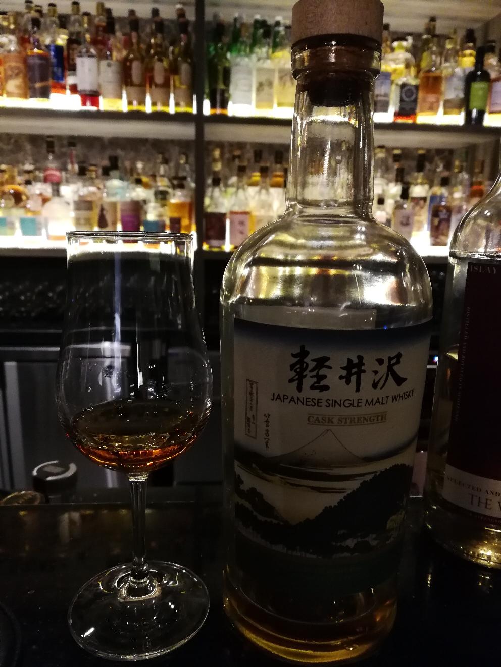 新加坡偶遇的whisky bar 老板的收藏很惊艳
