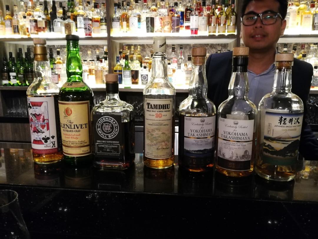 新加坡偶遇的whisky bar 老板的收藏很惊艳